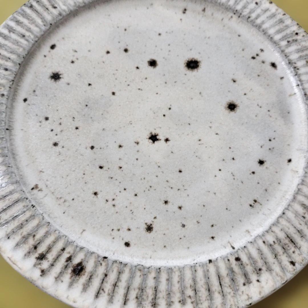 余宮隆　しのぎリム皿　7寸 2枚セット