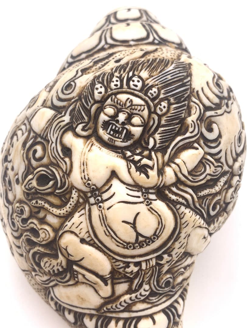 ◆チベット密教法具　法螺貝（シャンカ）ヴァジュラ・パーニ（金剛手）