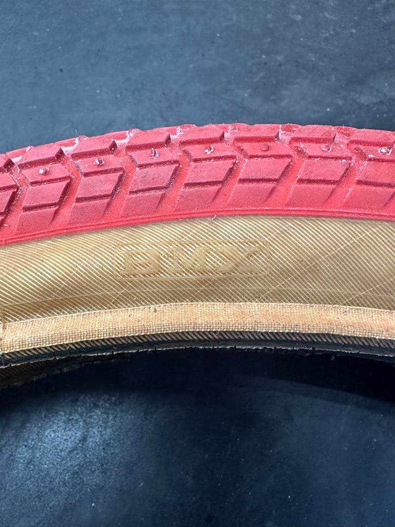 20×2.125 bmx スネークベリー　サイドスキン　当時物　タイヤ