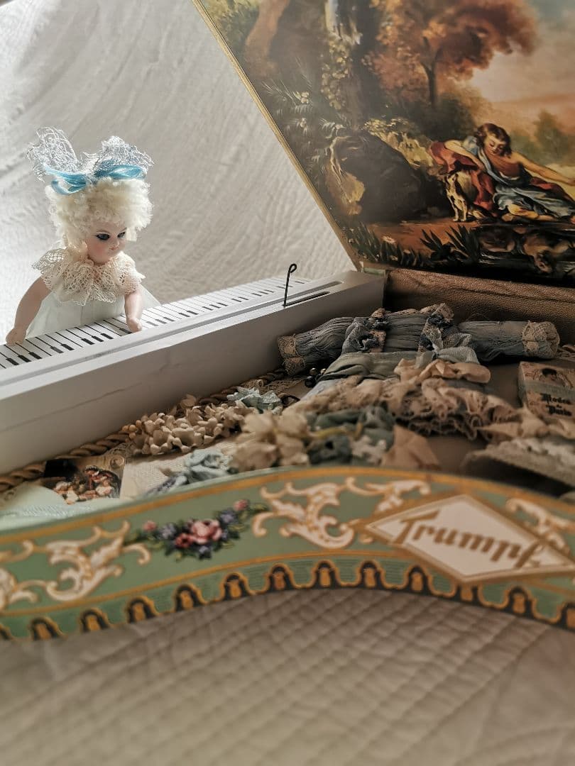 アンティーク ビスクドール ピアノ型オルゴール♬ クローゼットプレゼンテーション