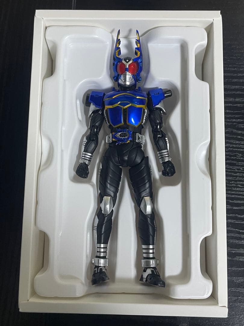 【最終価格】s.h.figuarts 真骨彫 仮面ライダーカブト ガタック