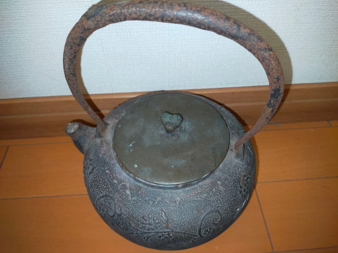 鋳鉄製 花模様 鉄瓶