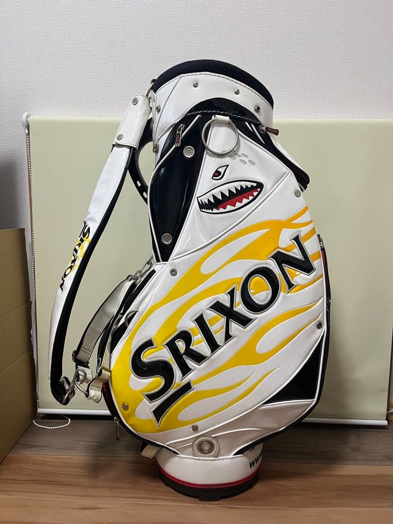 スリクソンキャディバック　ガオモンスター　ヘッドカバー、アイアンカバー、フード付