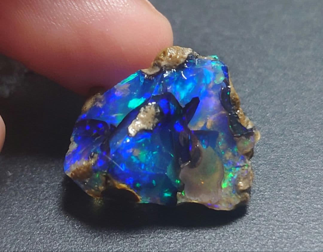 エチオピアウェロ産　オパール 原石 青色 鉱物標本　原石