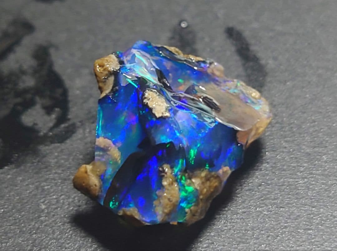 エチオピアウェロ産　オパール 原石 青色 鉱物標本　原石