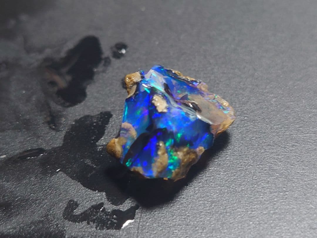 エチオピアウェロ産　オパール 原石 青色 鉱物標本　原石