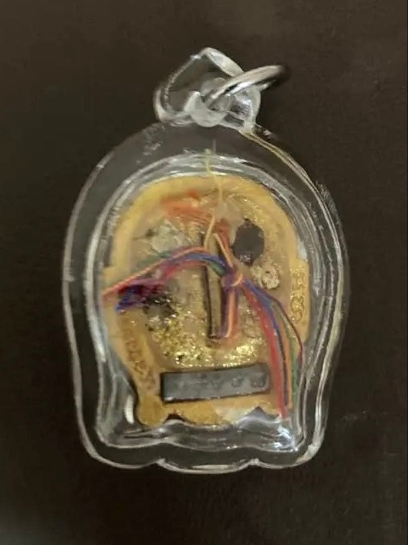 人々を魅了し愛を高める　クンペーンの黄金の顔　ルアンプーロン師