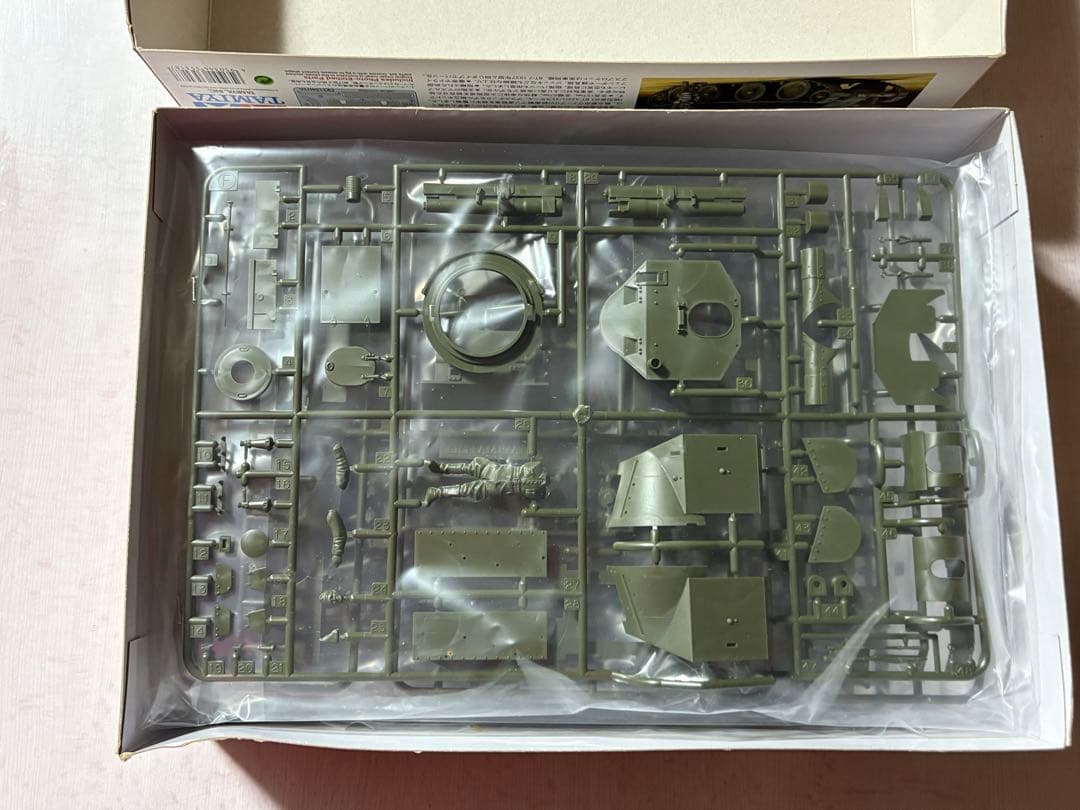 新品戦車プラモデル5台セット (Tamiya, アオシマWalterssons)