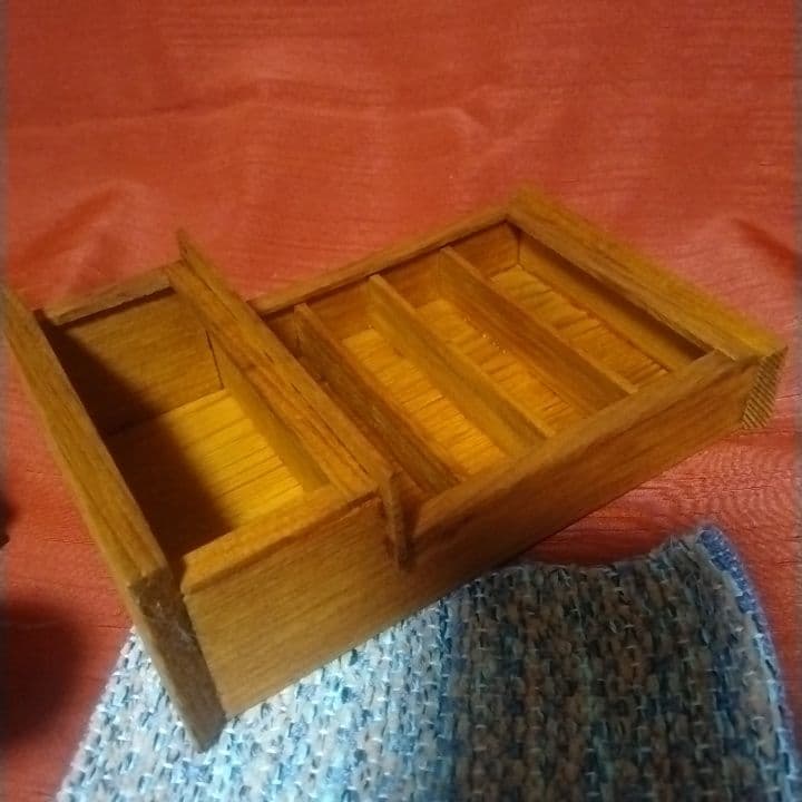 プリンス・エドワード島天然木♡手作り未使用ミニチュア家具＆陶器の食器3点セット