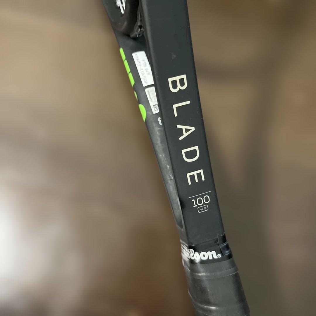 硬式テニス ラケット　ウィルソン　ブレード　100 V7.0 G2 16×19