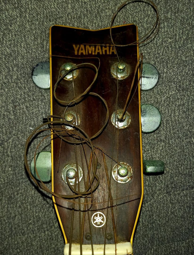 ヤマハ　アコースティックギター　FG-252 ペグ　弦一ヶ所なし