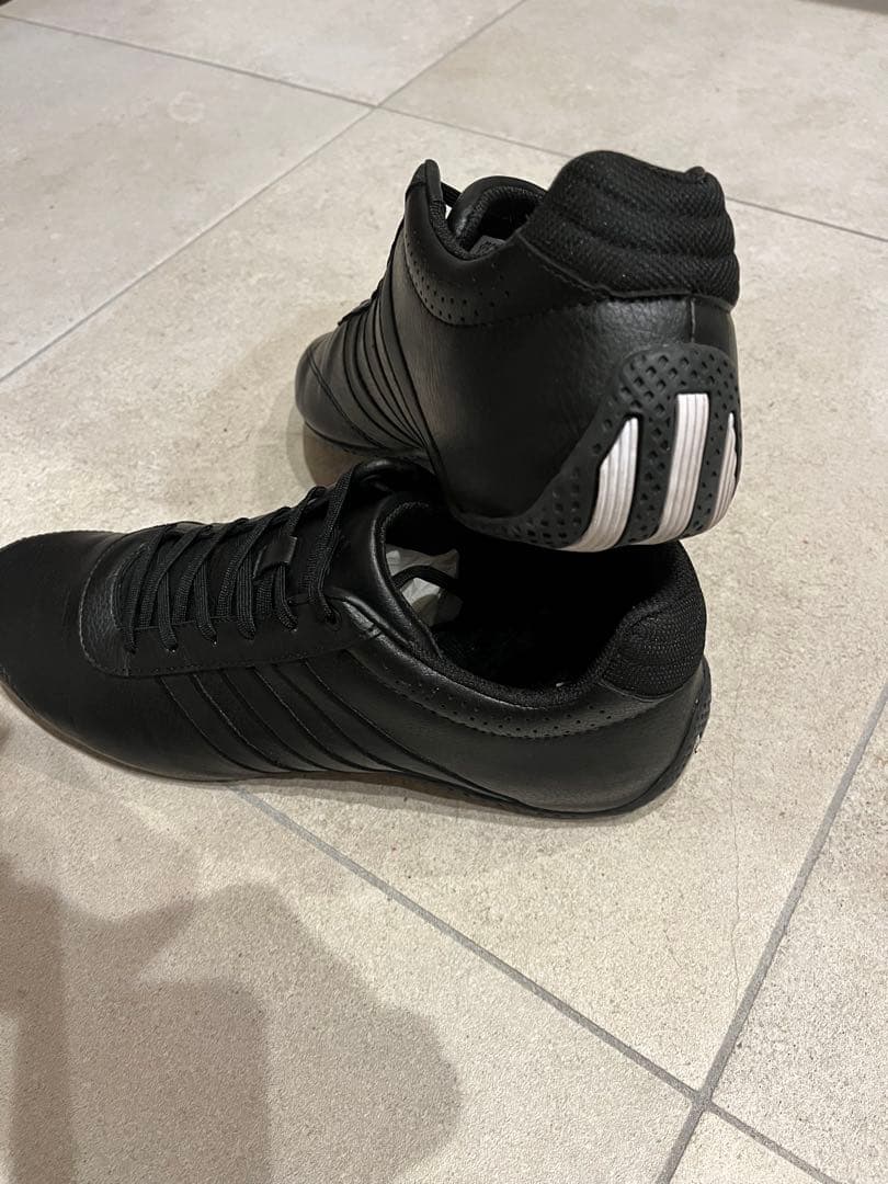 adidas ドライビングシューズ