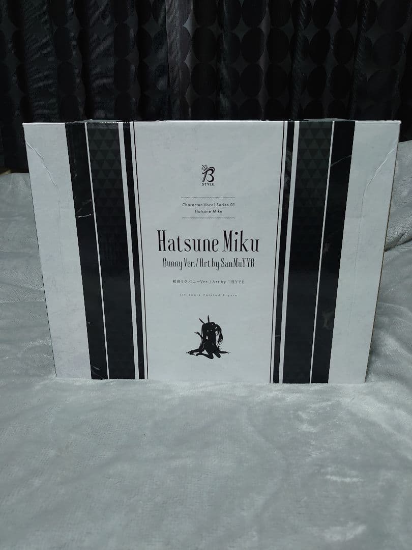 初音ミクバニーVer. Art by 三目YYB 1/4Scale Figure