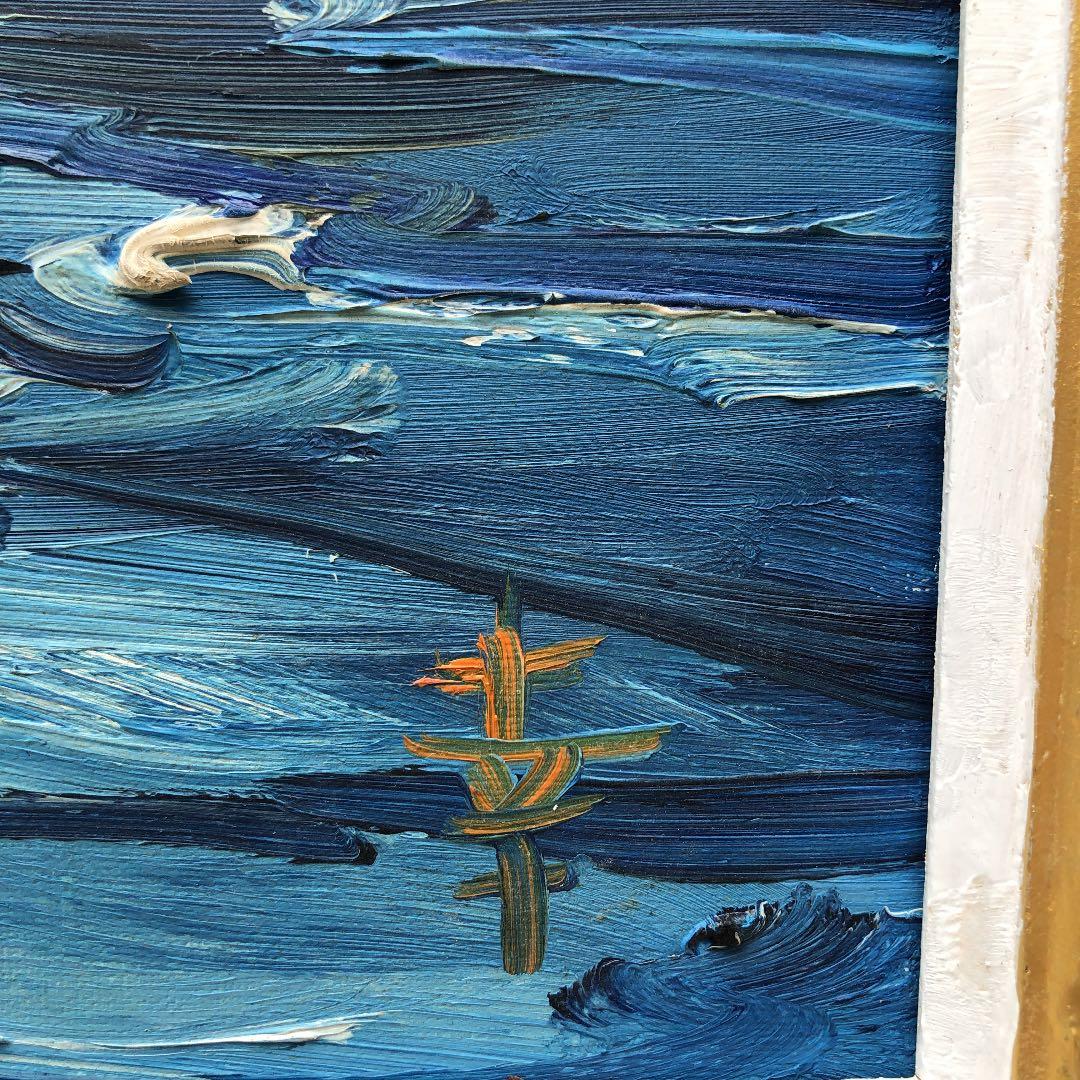 海上に２つの巌岩，男島、女島中央、左右，下部に流れる波の表現