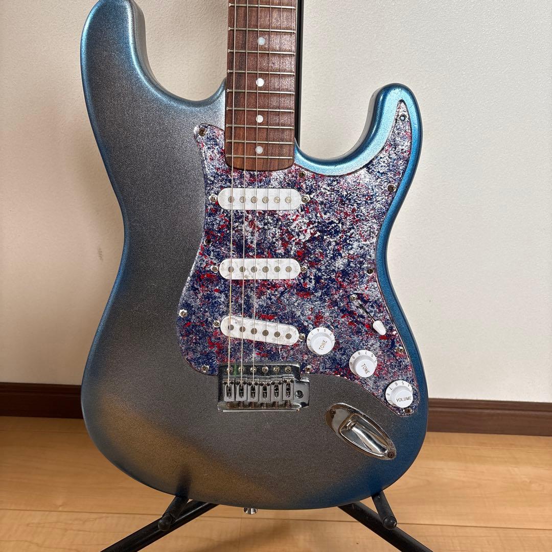 ストラトキャスタータイプ ジャパンビンテージギターになります。