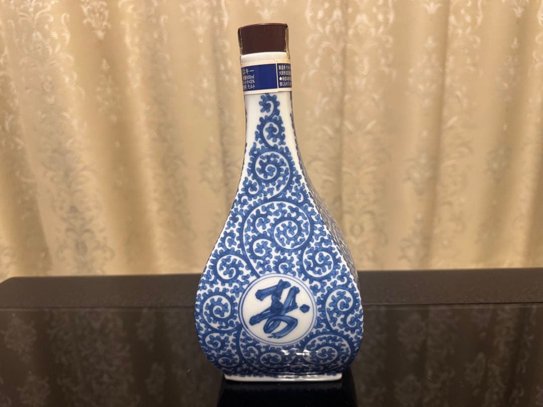 サントリー ピュアモルトウイスキー　白州12年 有田焼染付蛸唐草兎文瓶 箱付き