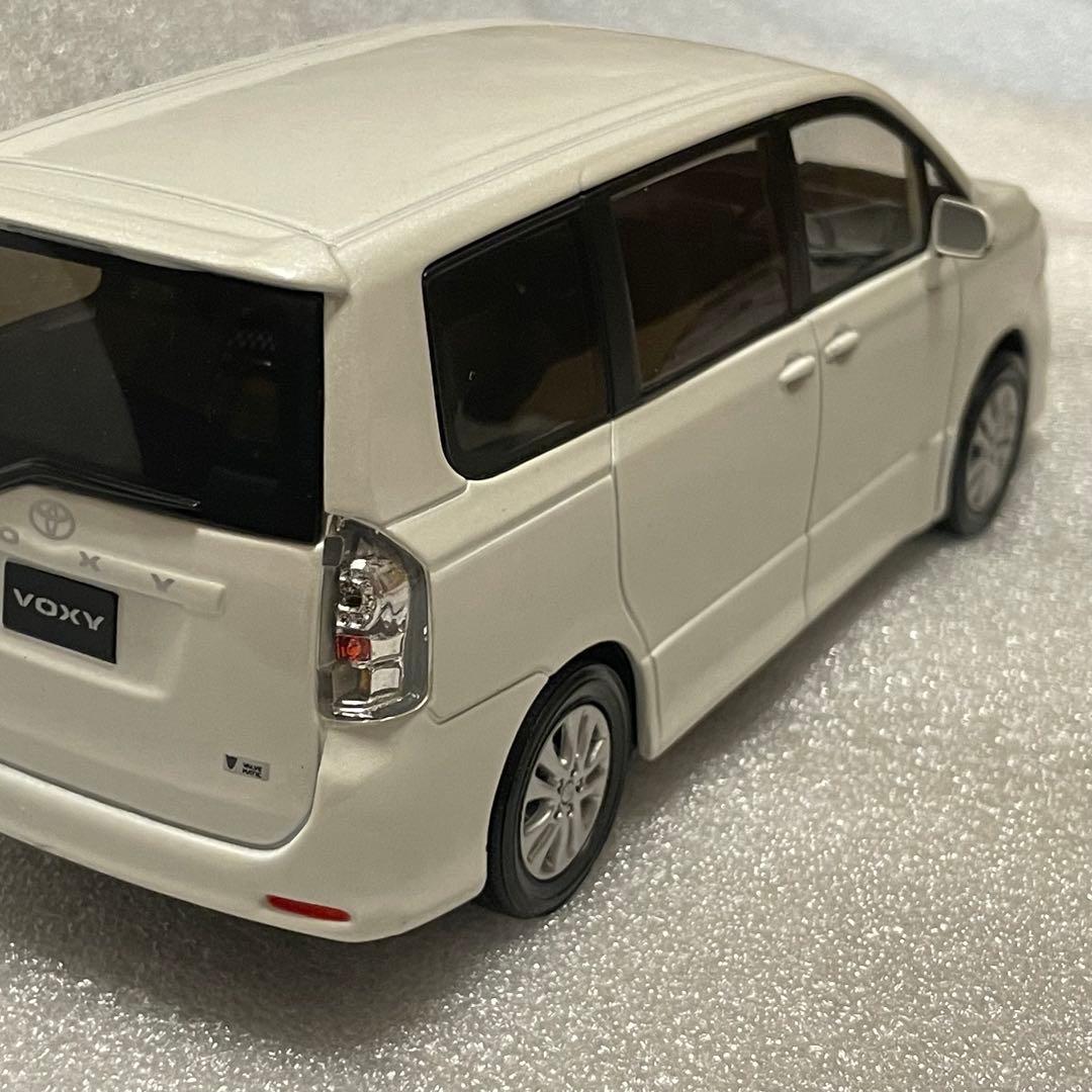 カラーサンプル　トヨタ　ヴォクシー　70系　パールホワイト