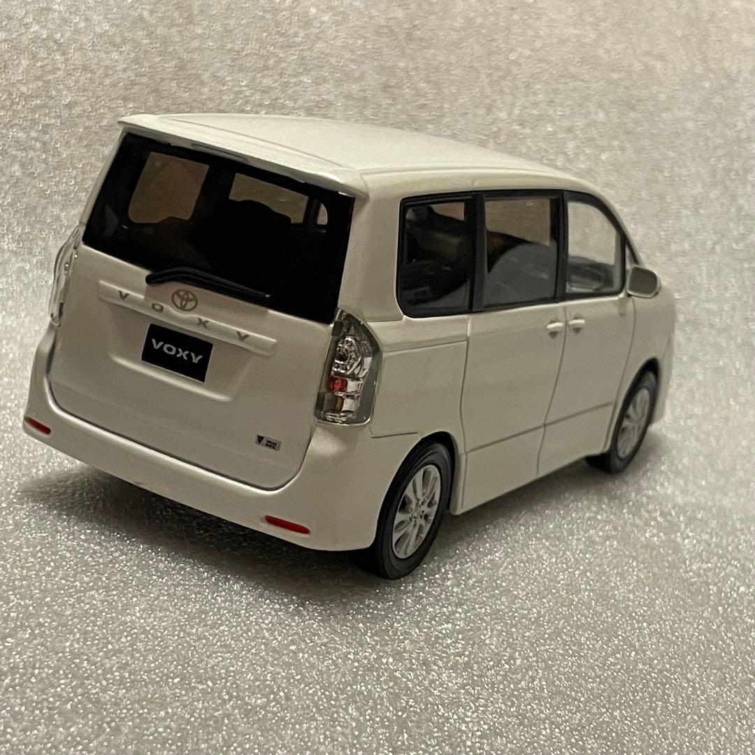 カラーサンプル　トヨタ　ヴォクシー　70系　パールホワイト