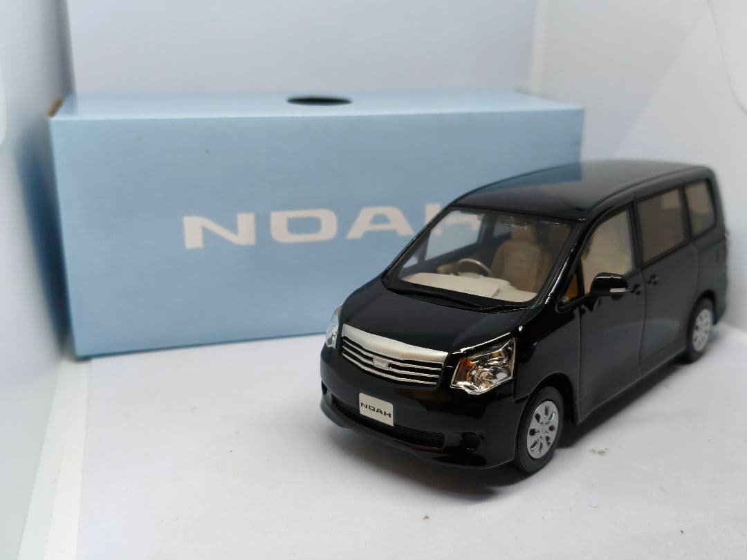 トヨタ ノア 70系 カラーサンプル 1/30 ミニカー 色見本 ブラック 黒