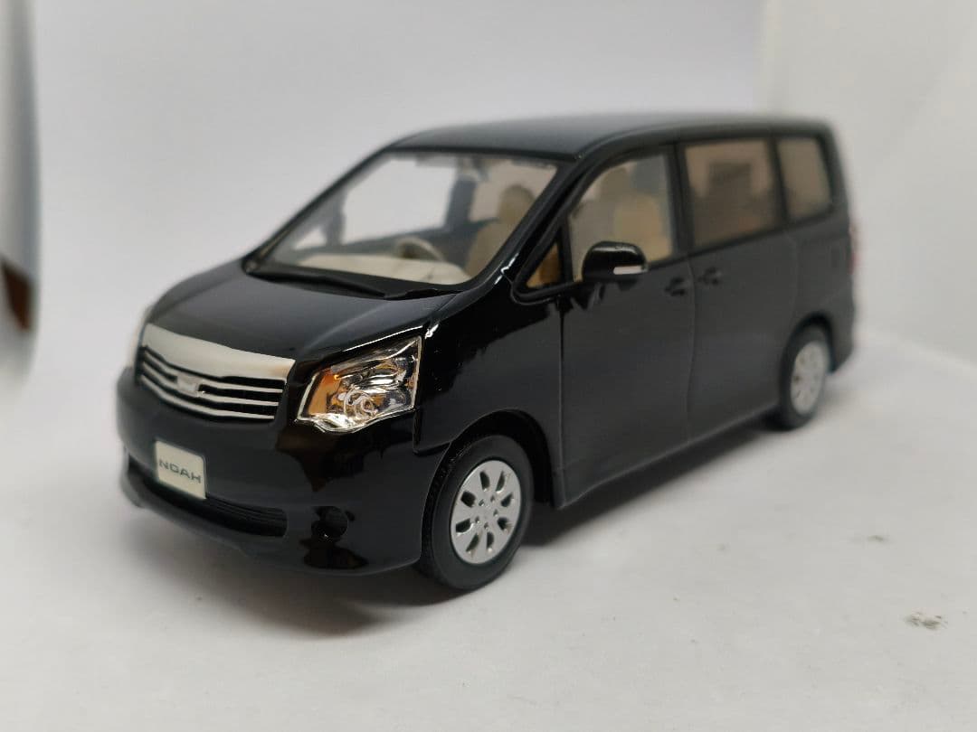 トヨタ ノア 70系 カラーサンプル 1/30 ミニカー 色見本 ブラック 黒