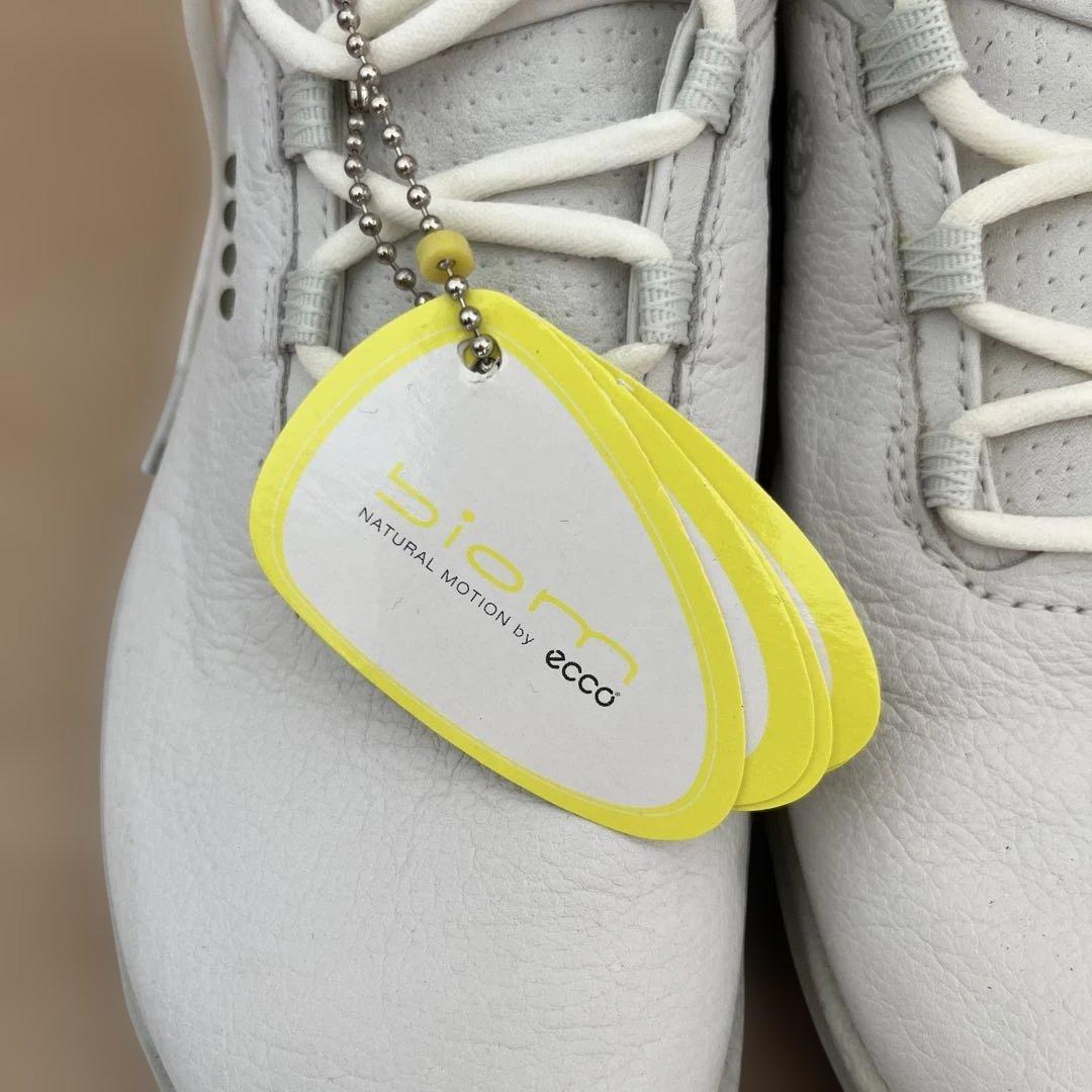 新品ecco biom ホワイト スパイクシューズ