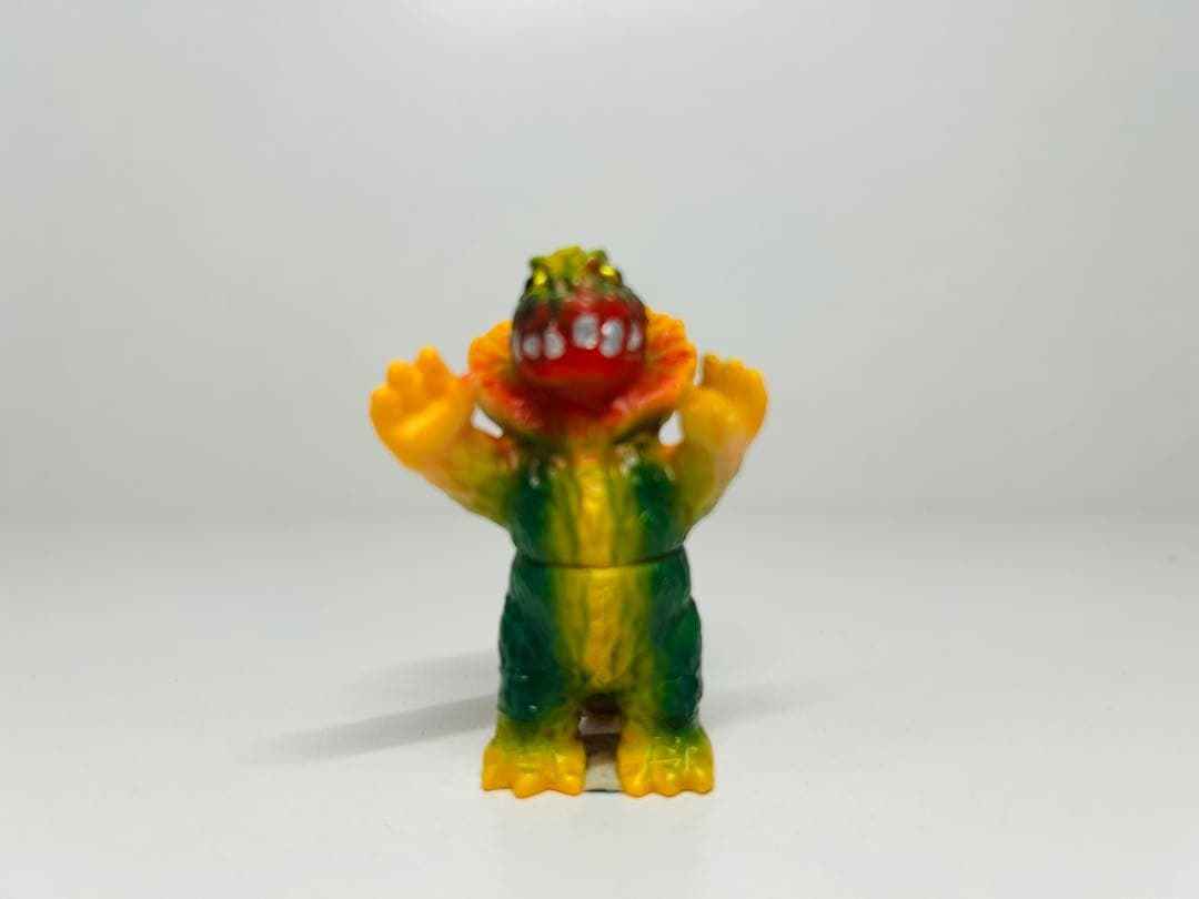 d*9様 ぶたのはな じゃんけんバトル ジラース　怪獣　ウルトラマン　ソフビ ミ