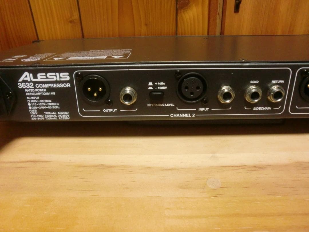 Alesis 3632 Compressor ダイナミックプロセッサー