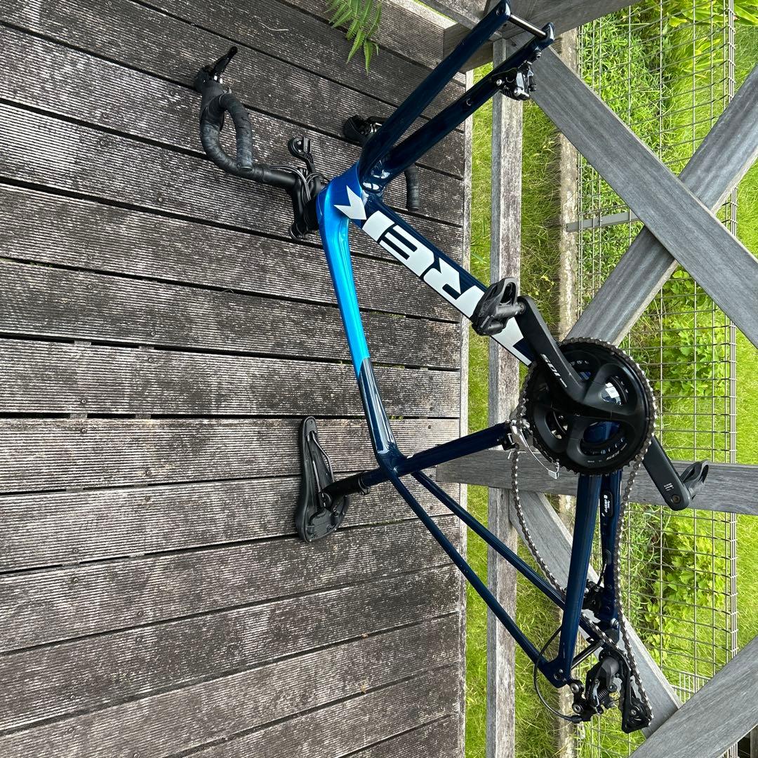 青いアルミニウムロードバイクフレーム