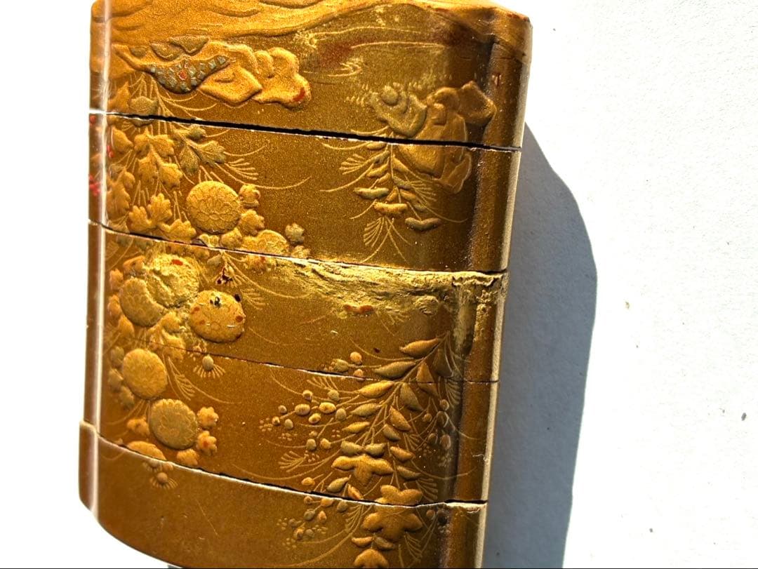 時代物　秋草金蒔絵　印籠　18