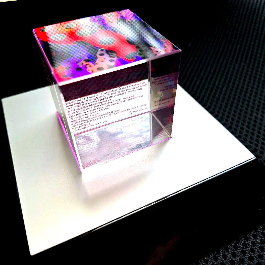 草間彌生ガラスキューブ《お箱入り&説明書付き》英語版