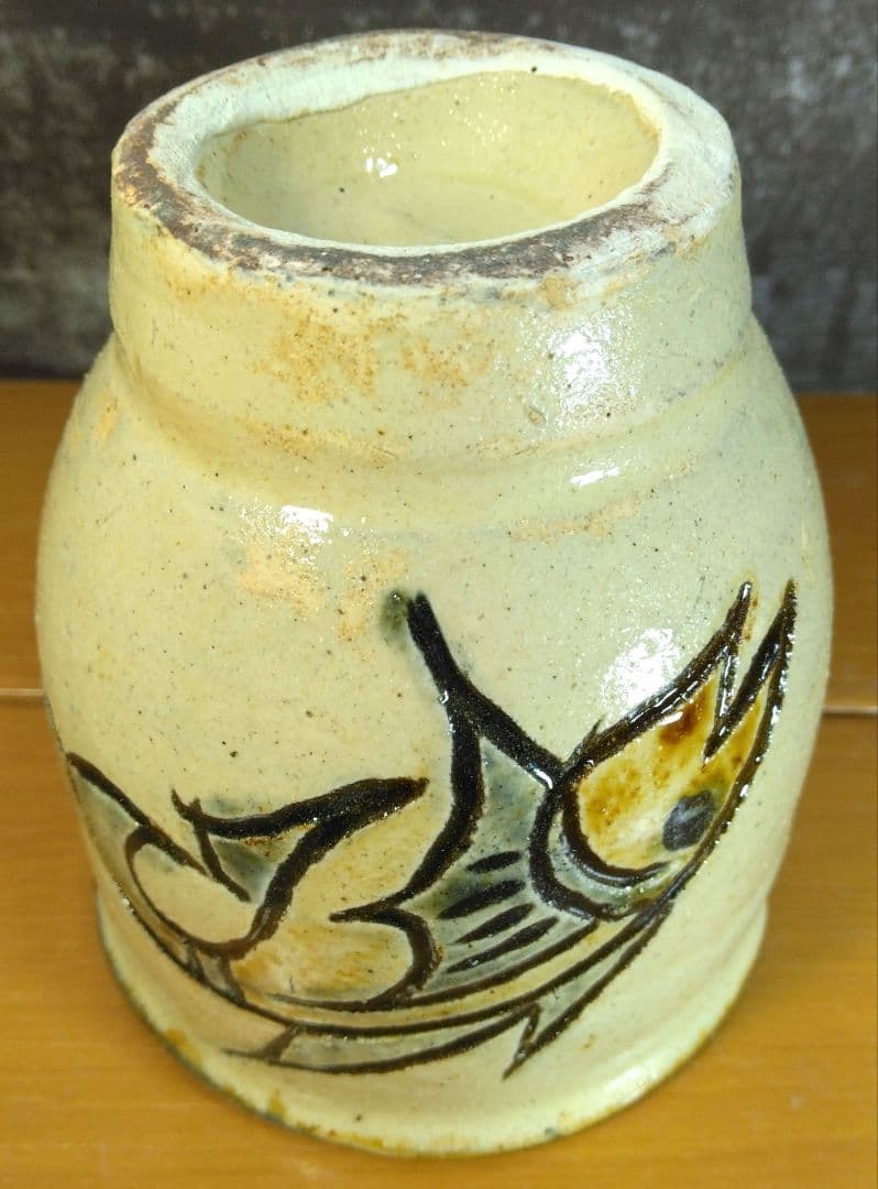 人間国宝 金城次郎 壷屋焼湯呑(笑魚紋湯呑）栞 共箱 美品 壺屋焼 上作