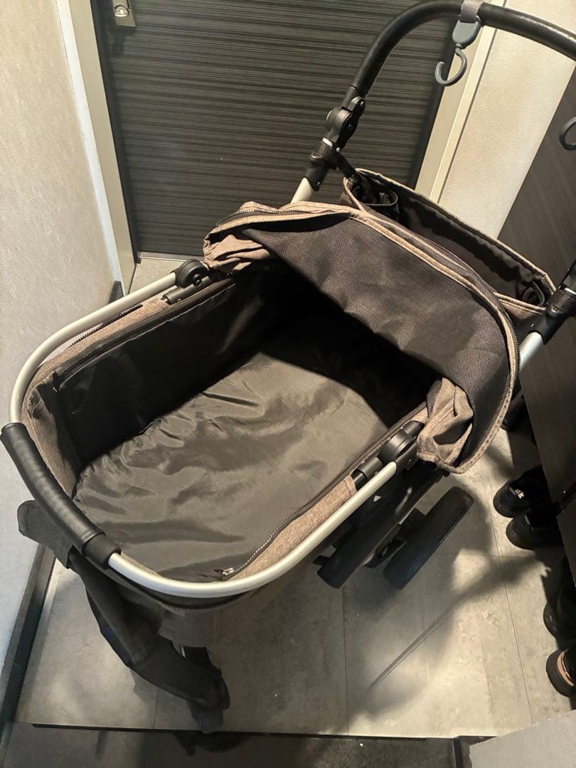 ピッコロカーネ　ベント　カーキ色