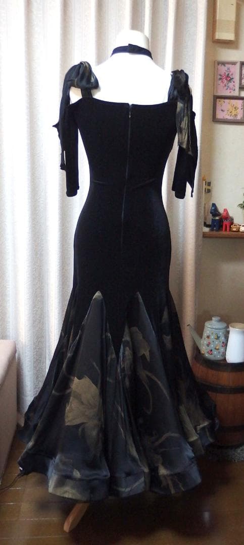 【社交ダンス】ジャンティ　黒＆プリント柄肩リボン　スタンダードドレス