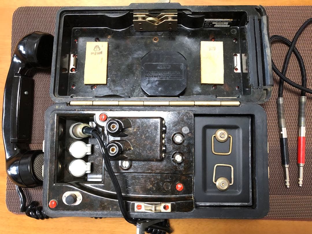 ￼★ドイツ軍放出品 NVA 野戦電話機 FF63S ★ドイツ軍迷彩服のおまけ付き