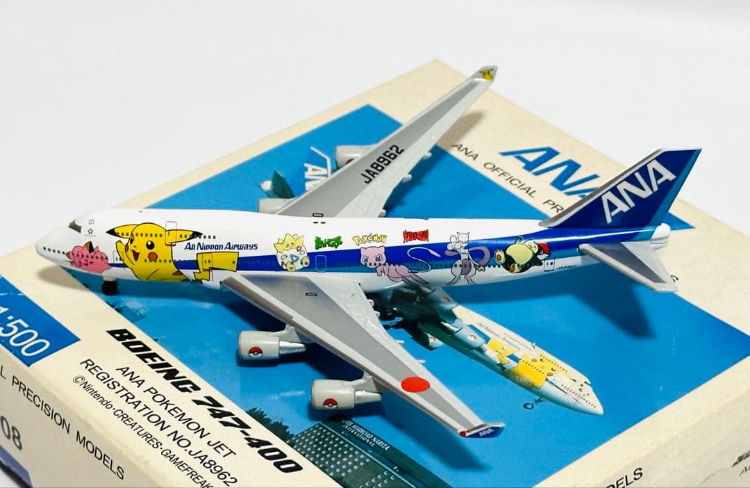 全日空商事 ANAポケモンジェット B747-400 NH50008