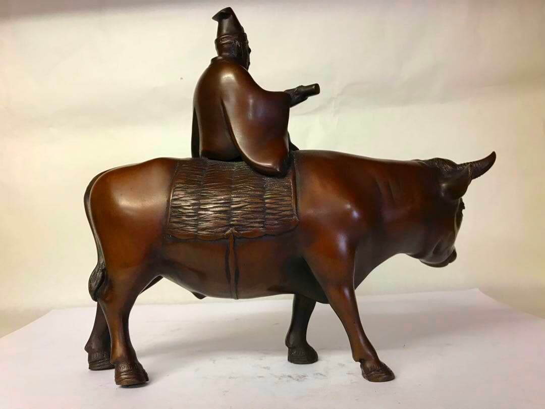 銅製:孔子牛乗図置物
