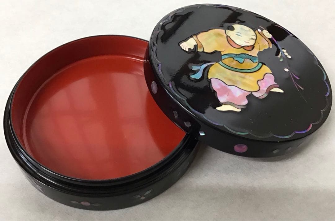 茶道具　高岡漆　青貝唐子　香合　貢山(蔵川建三)作　螺鈿　栞　共箱　S148KG