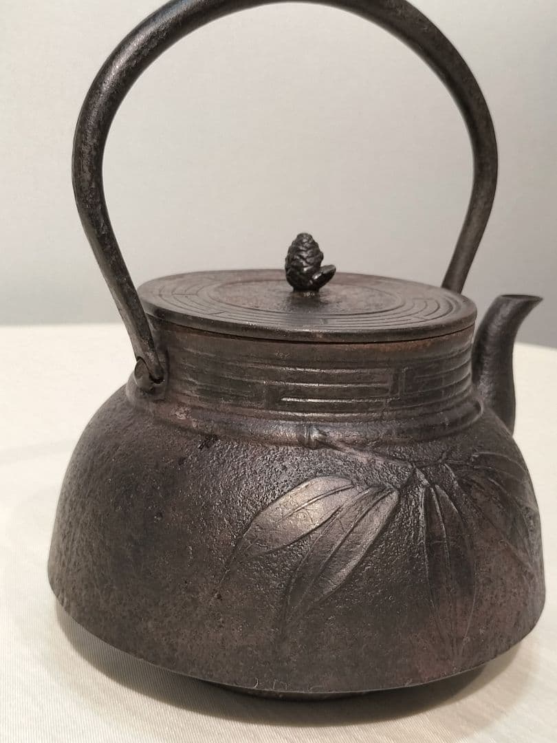 南部鉄器　鉄瓶　２リットル　２０００ml 伝統工芸　日本製　大容量　笹模様