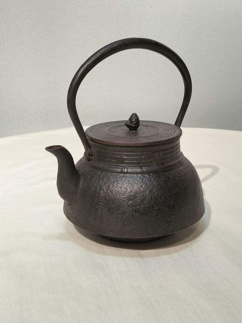 南部鉄器　鉄瓶　２リットル　２０００ml 伝統工芸　日本製　大容量　笹模様