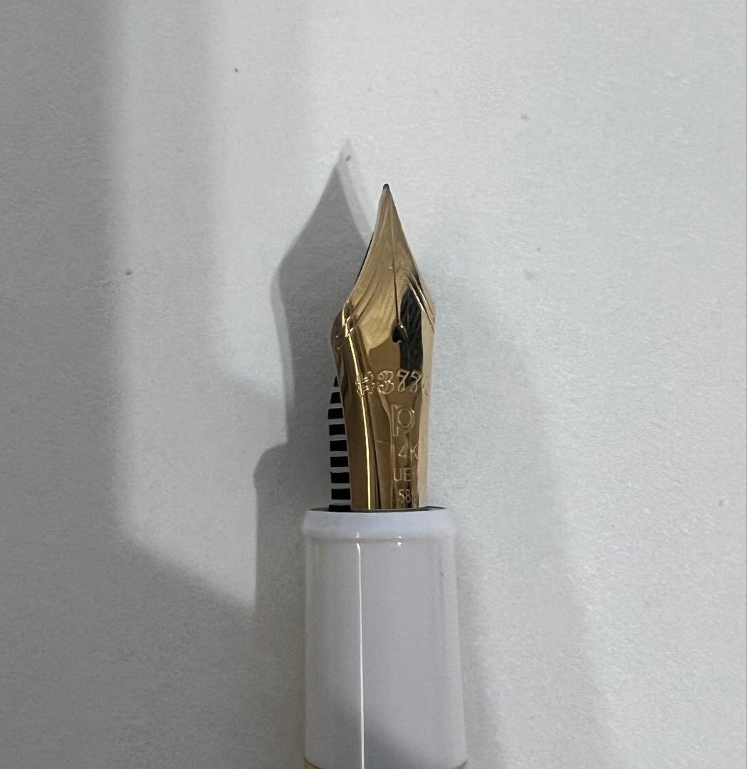 プラチナ　万年筆　3776センチュリー　UEF 超極細 シュノンソーホワイト