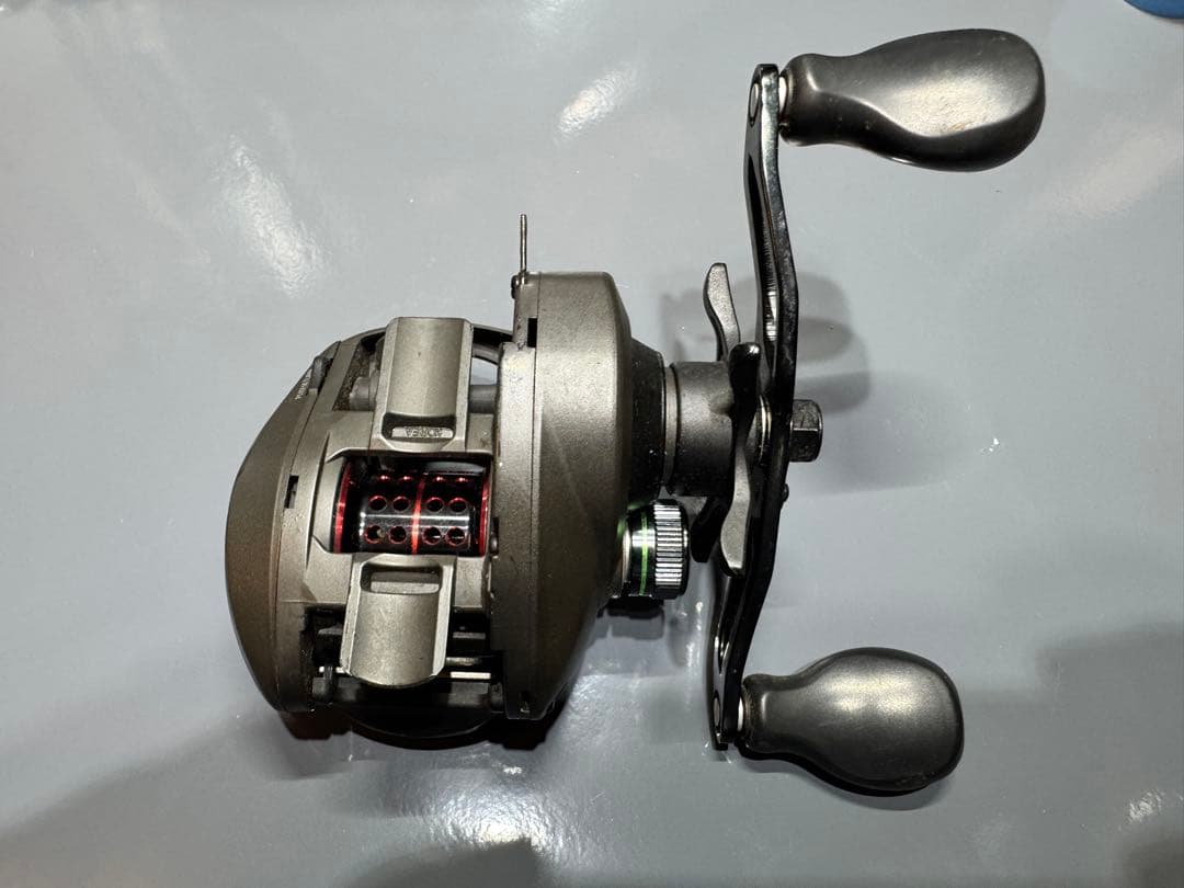 G-nisu【ゴライアス】左巻き8:1 替スプール付き　ジーニアス