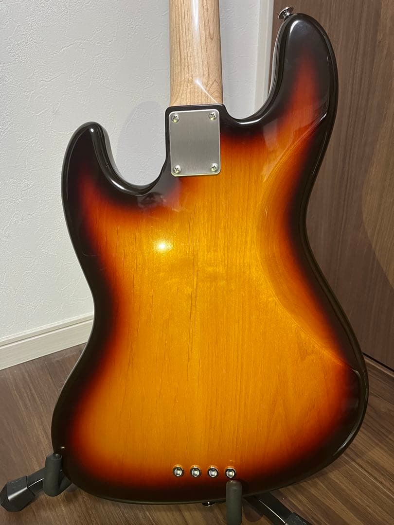 バンドが聞こえやすくなるベース　Black Smoker BETA J4