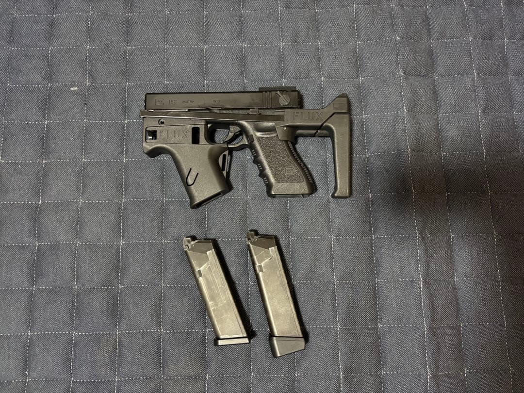 マルイ GLOCK18c コンバージョン組み込み マガジン2本付き ガスブロ