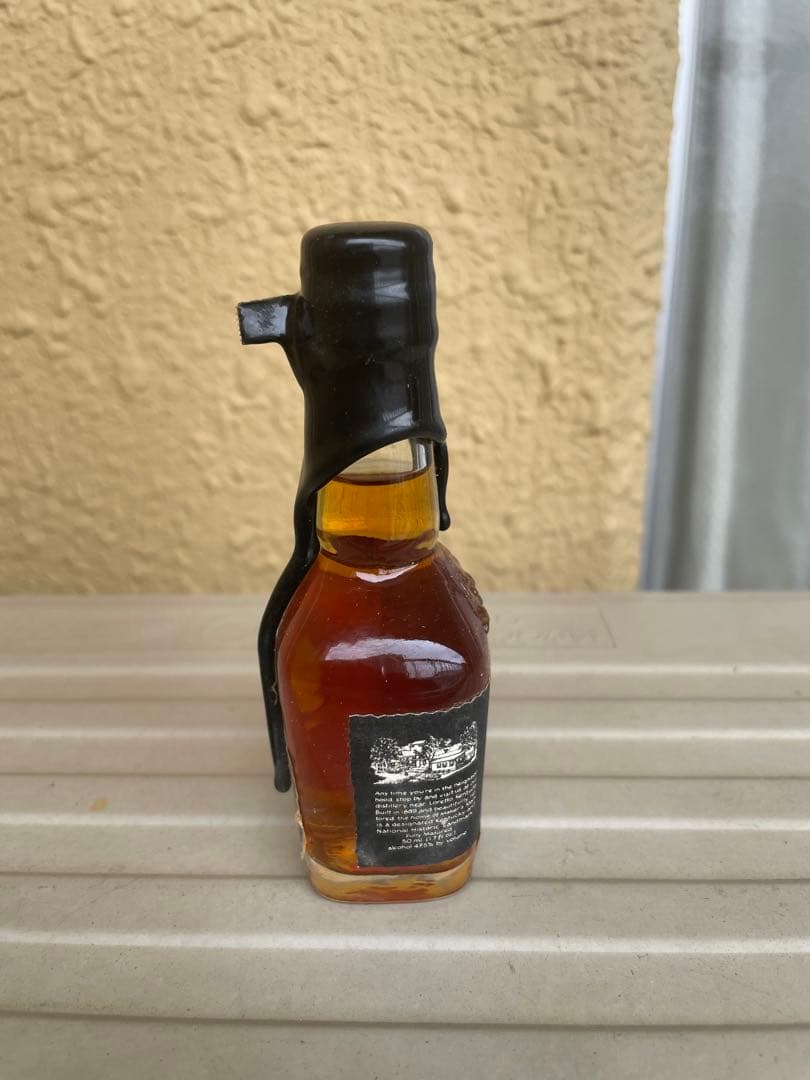 メーカーズマークブラックトップミニボトル