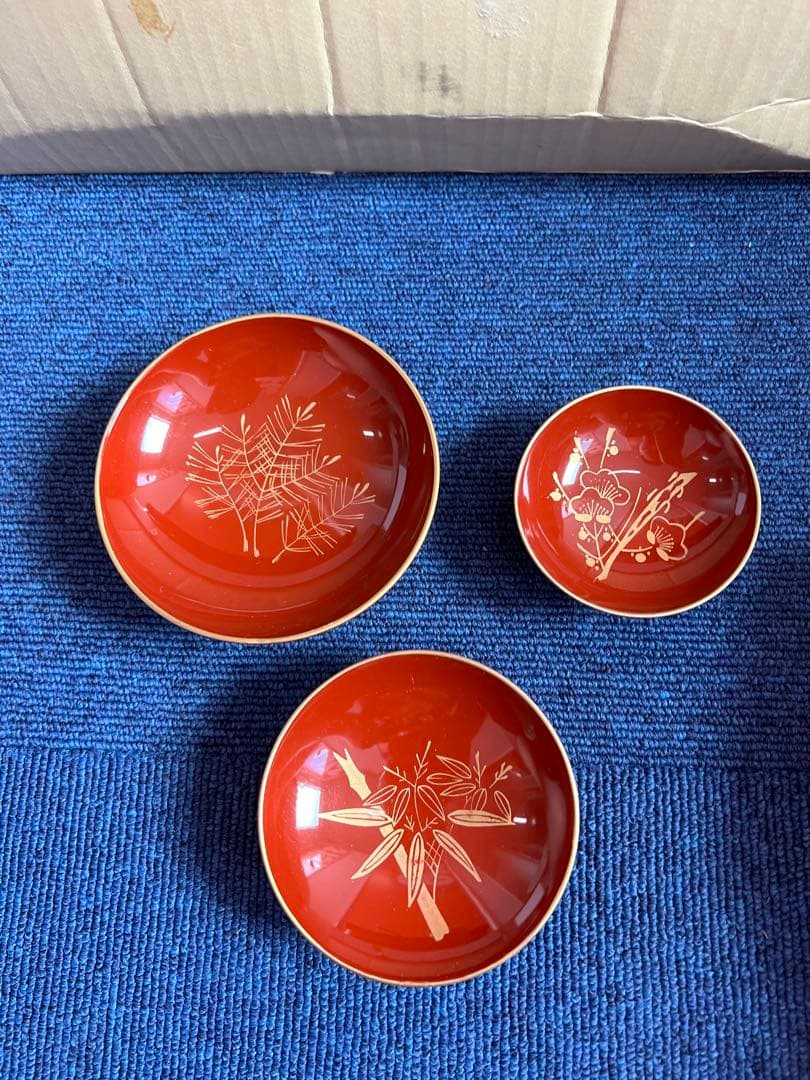 1372 屠蘇器　松くり足　四ッ揃　赤口　松竹梅　未使用