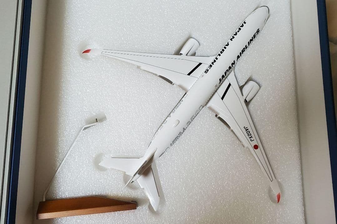 【新品】JAL A350-900 1/200 2号機特別塗装　限定完成品
