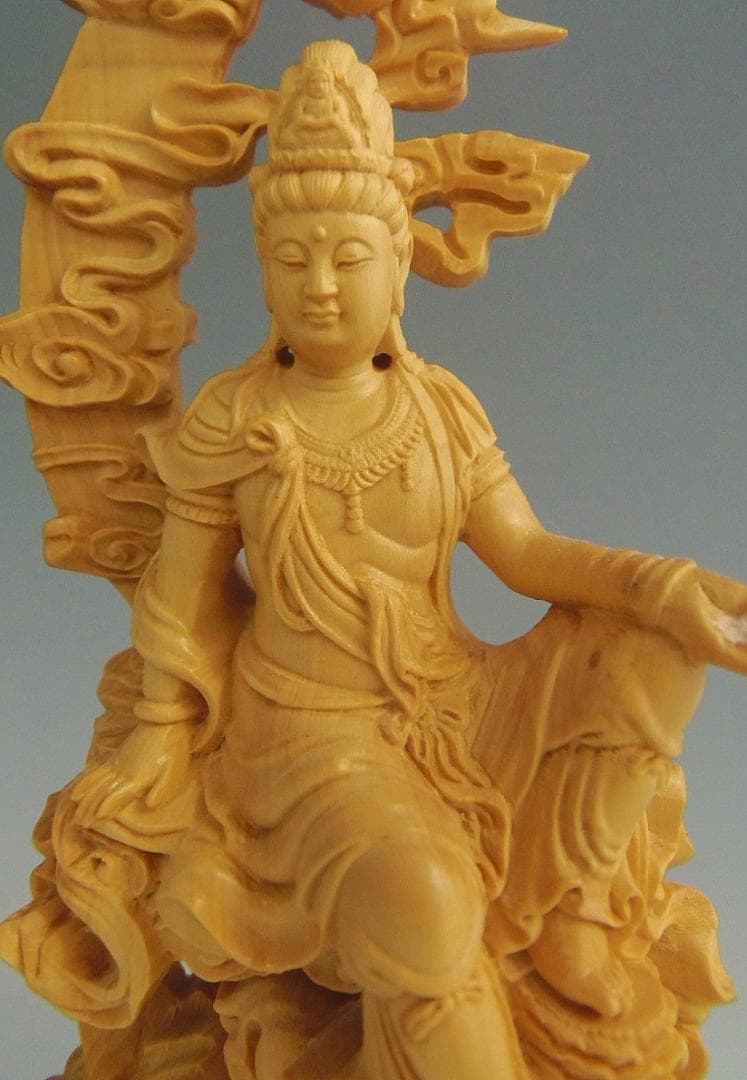 お値打ち価格! 木彫 三日月観音菩薩像 観音様 柘植