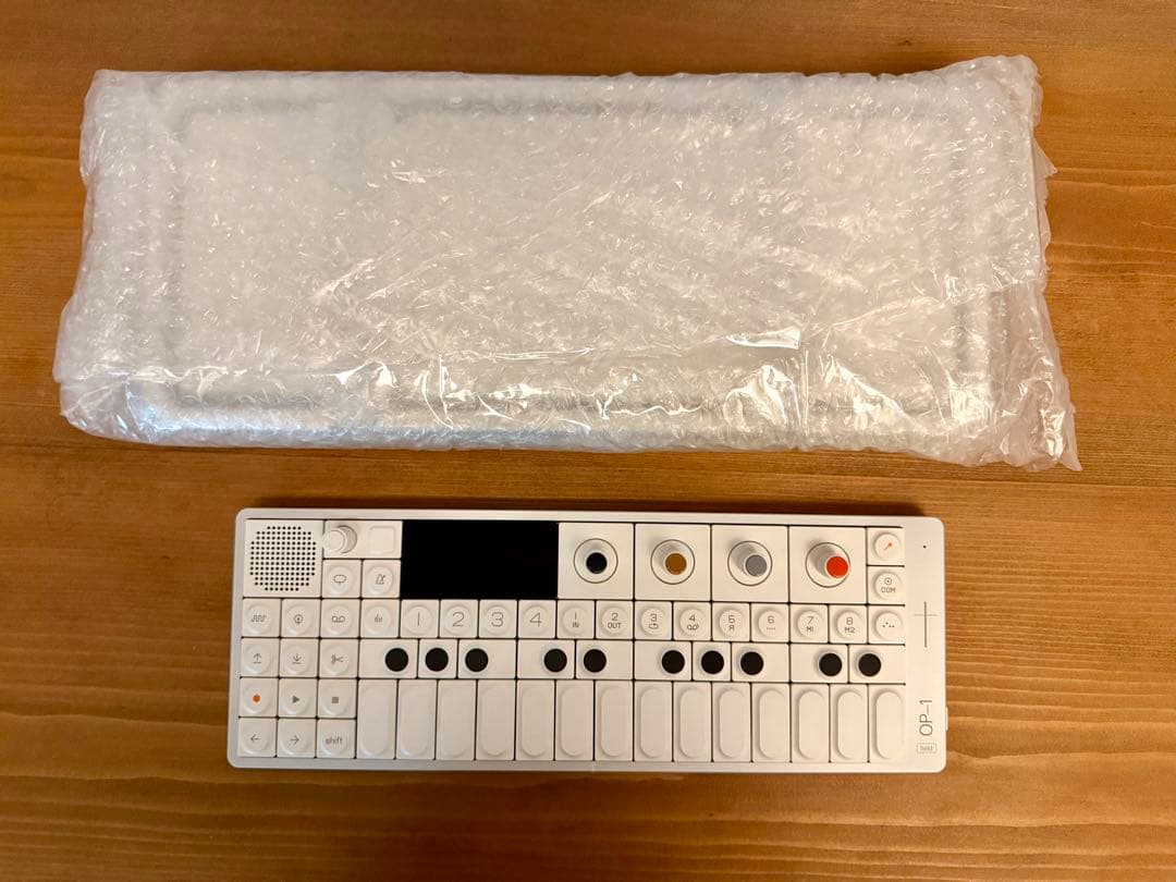 鍵盤楽器 TEENAGE ENGINEERING OP-1 field