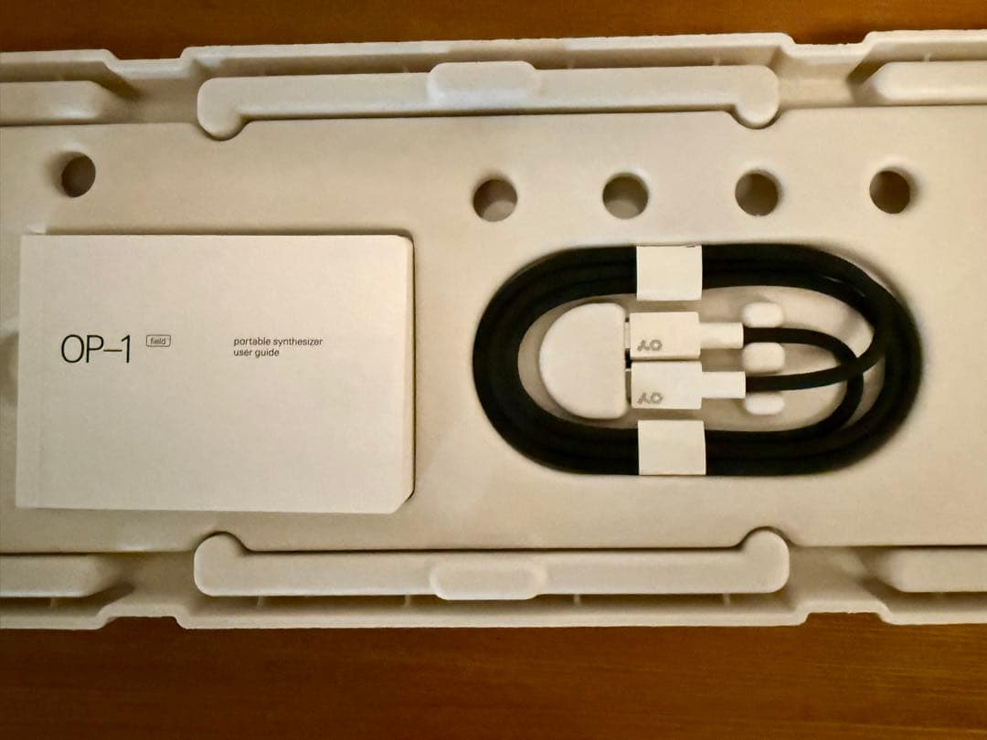 鍵盤楽器 TEENAGE ENGINEERING OP-1 field