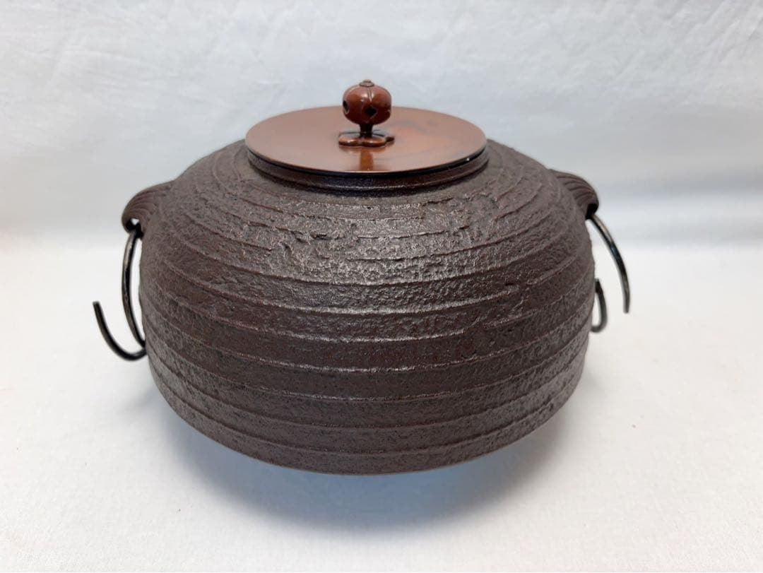 茶道具 釜師 佐藤清光造 平丸筋入釜 釜印 釜鐶付 栞 金属工芸 共布 共箱